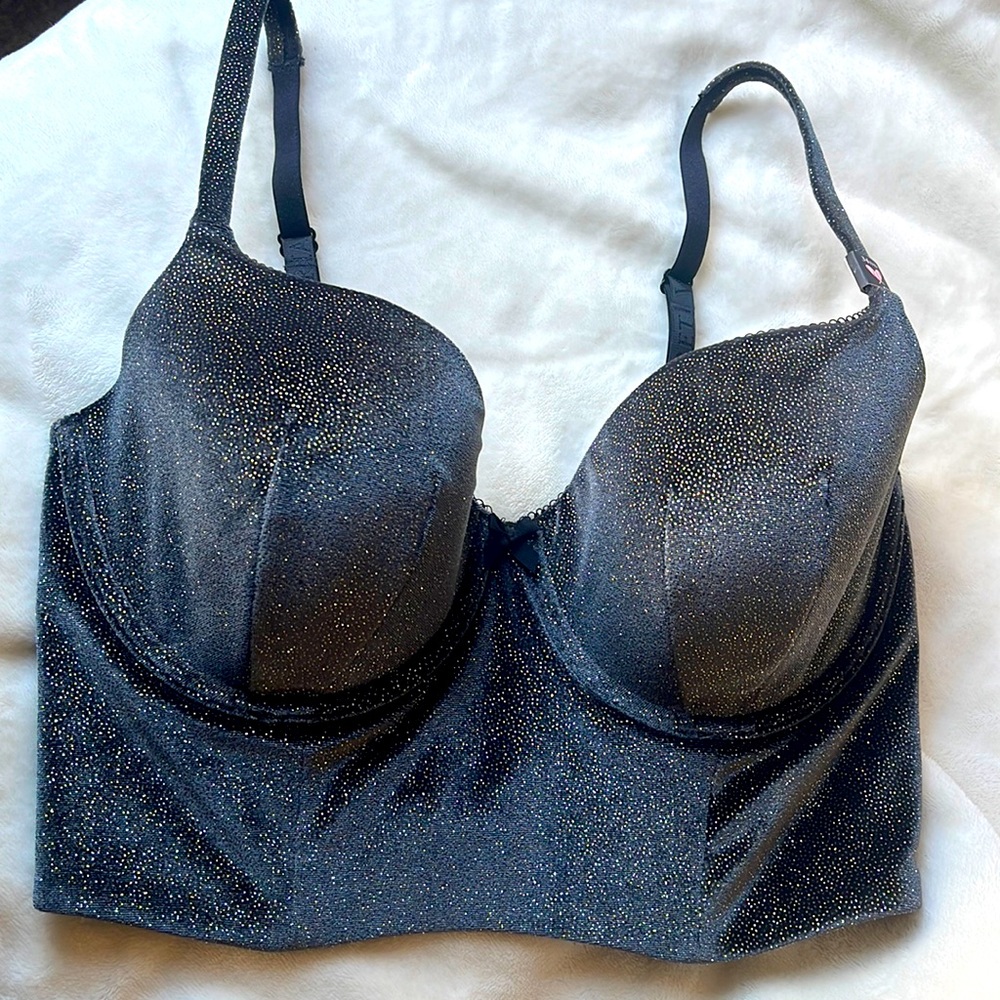 SEXY Beautiful black, Victoria’s Secret lined Demi with sparkles!